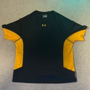 Mens XL under armour loose heat gear tshirt